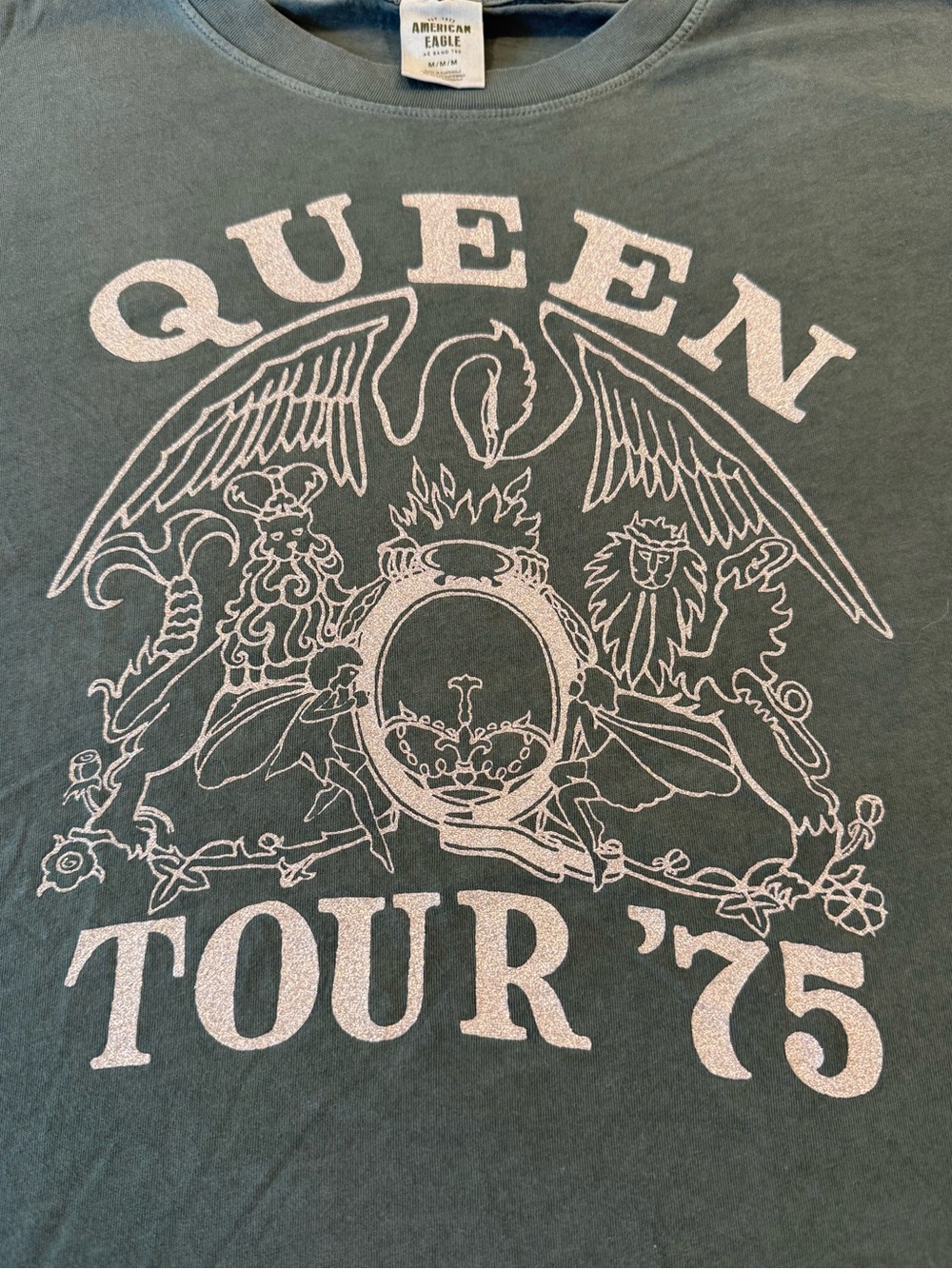 American Eagle AE Queen Band Tee - Picture 4 of 4